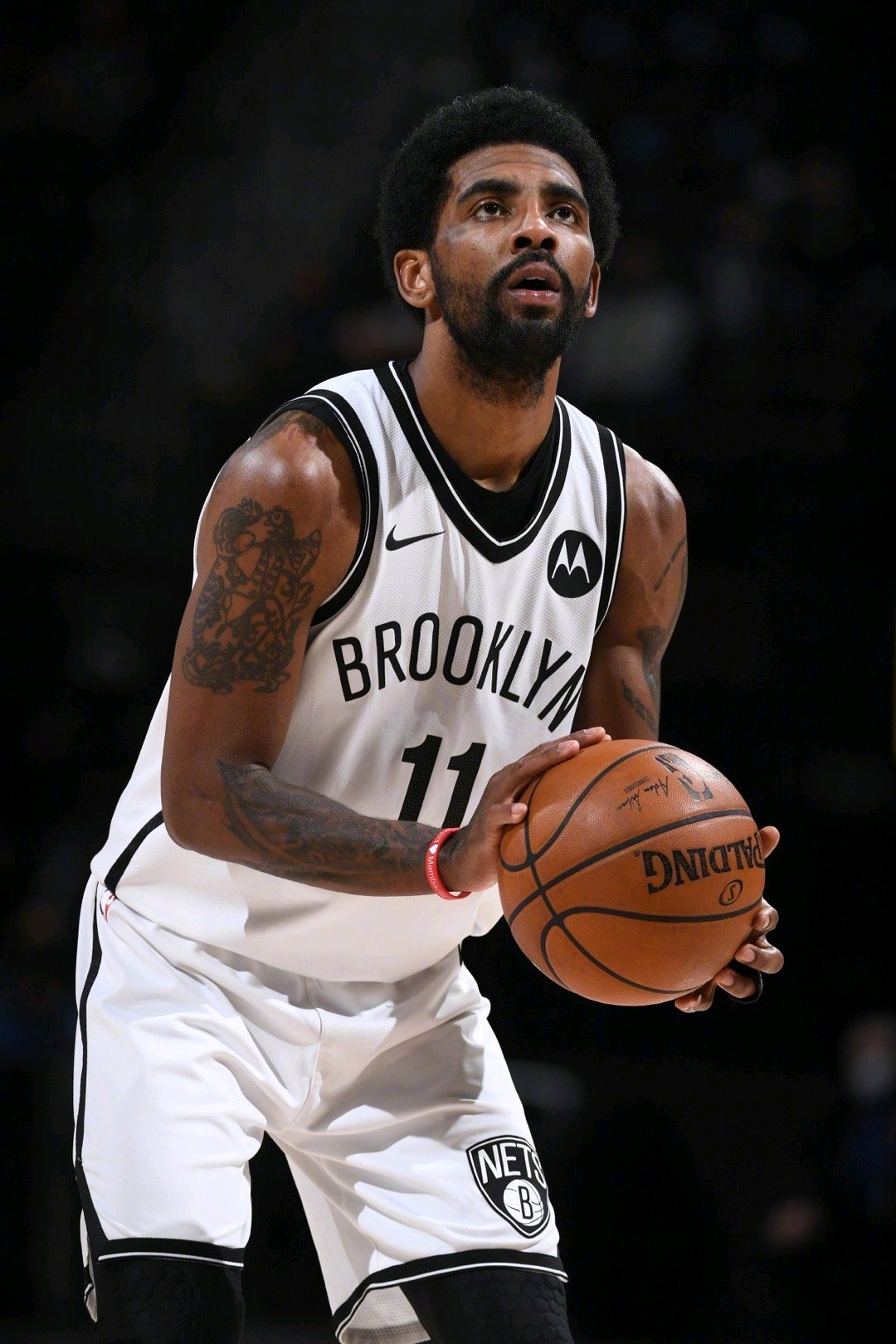 萨姆纳火力全开，高效投射助力球队领先（萨姆纳手感火热，高效投篮助球队领先）