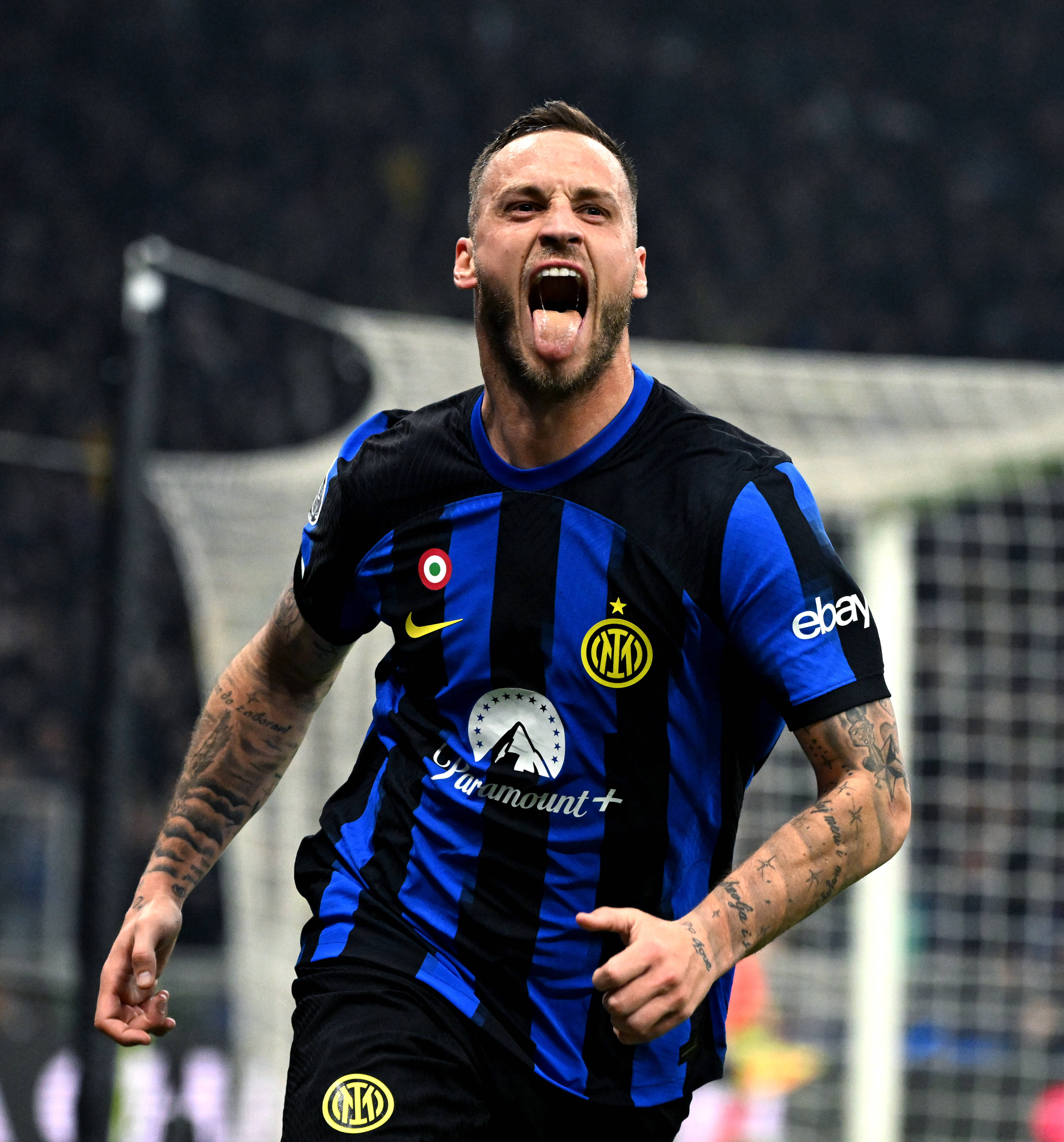 马尔基尼奥斯：巴西阵容依然很强，想和内马尔一起参加世界杯（马尔基尼奥斯：巴西阵容依旧强劲，盼与内马尔携手征战世界杯）