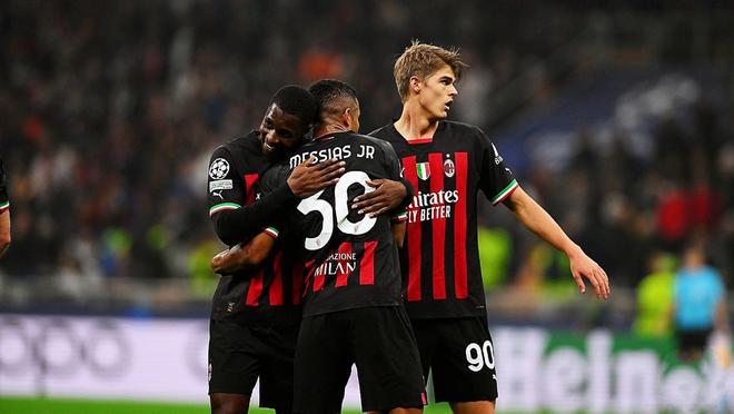 足球中超球员获选月最佳，数据联盟第一（中超球星当选月度最佳，数据领跑全联盟）