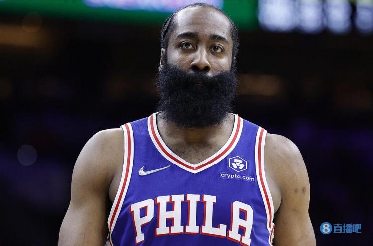 那不勒斯官方：洛博特卡在意杯赛前热身时左腿后胫肌拉伤（那不勒斯官方消息：意杯赛前热身时，洛博特卡左腿后胫肌拉伤）