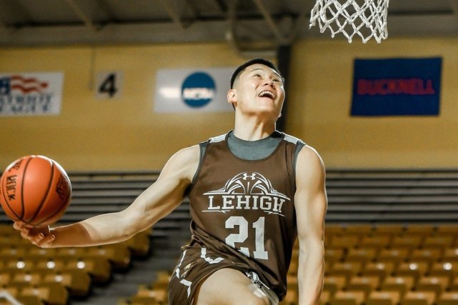 自贡一女士购买川超门票被骗，陆续转账13万余元（自贡女子购川超门票遭诈骗，先后转出13万多元）