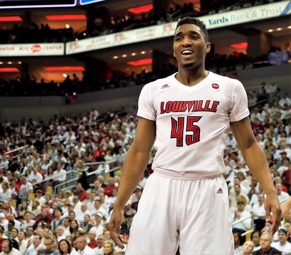 2025中足联颁奖：辽宁铁人队刘伟国当选中甲赛季最佳门将（中足联2025颁奖礼：辽宁铁人刘伟国荣膺中甲赛季最佳门将）