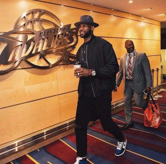 追梦盛赞卡斯尔：马刺获其如得文班，天生赢家重塑冠军文化（追梦力挺卡斯尔：马刺得他宛如再获文班，天生赢家将重塑冠军文化）