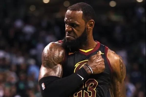 足协杯官方发布决赛纪念产品：纪念徽章38元，围巾58元（足协杯官宣决赛纪念周边：徽章38元、围巾58元）